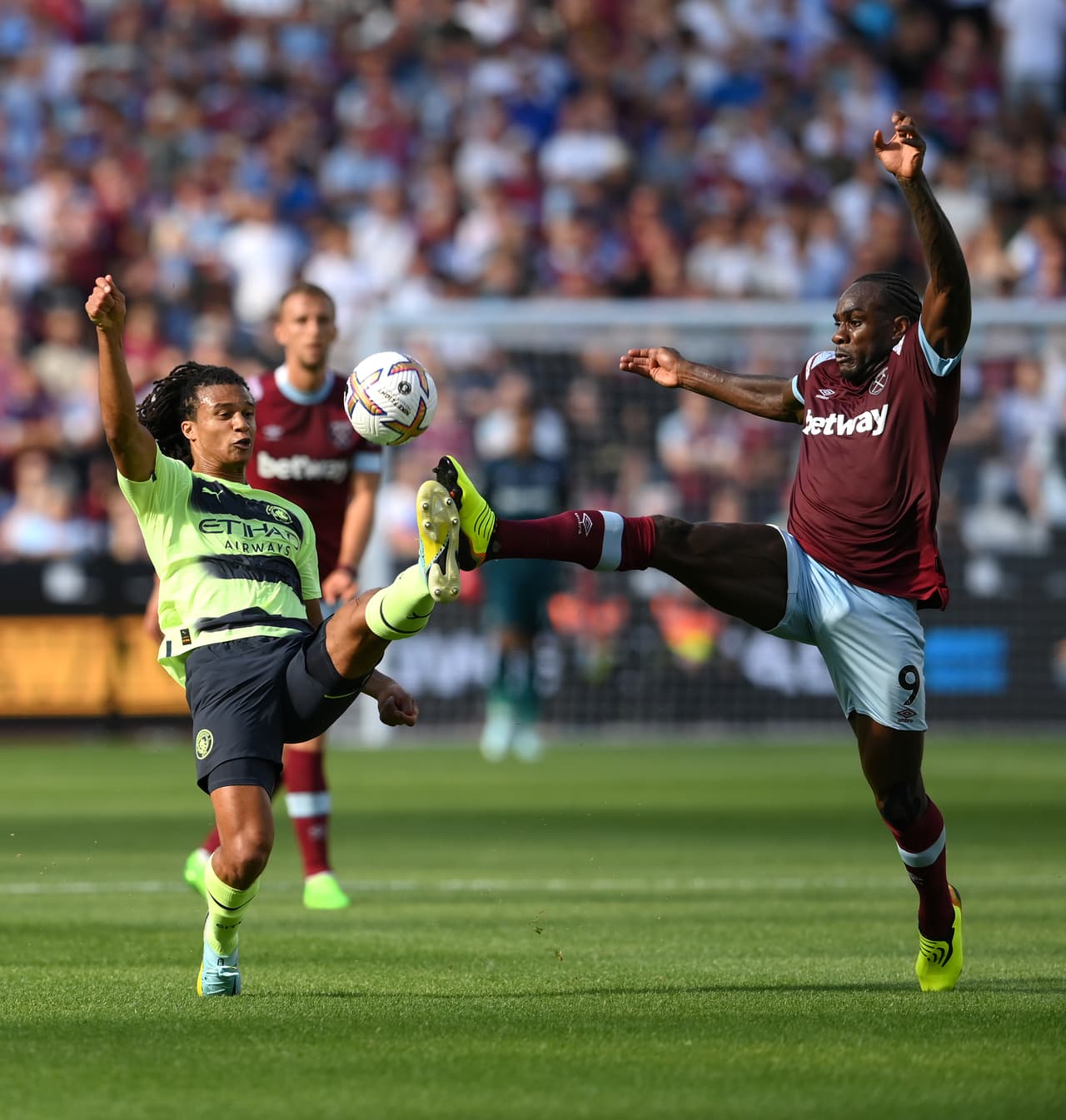Erling Haaland inició de gran forma su etapa en la Premier League con el Manchester City al marcar un doblete en la victoria ante West Ham United.