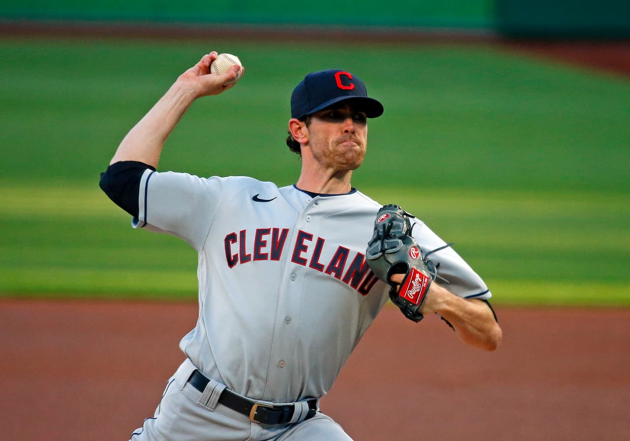 Shane Bieber y Trevor Bauer, premiados con el Cy Young