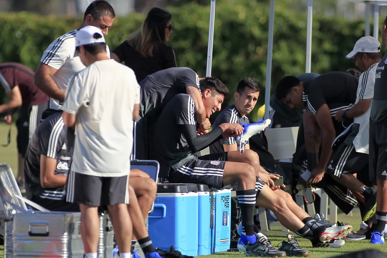 La Selección Mexicana realiza sus últimos ajustes en Los Ángeles (California) con miras a su debut, el primer partido en un torneo oficial con Gerardo Martino como técnico, contra Cuba por el Grupo A de la Copa Oro.