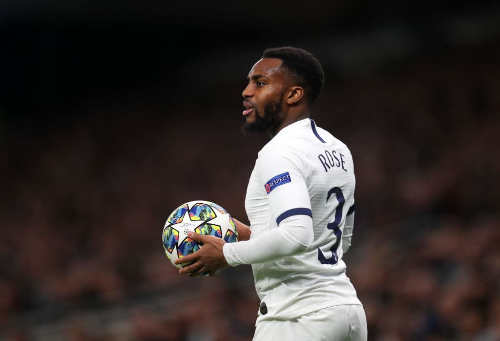 Danny Rose, defensa del Tottenham, no ha tenido una muy buena relación con el club en las últimas temporadas y se habla de la tensión que existe entre el jugador y José Mourinho. Los equipos interesados en el son Newcastle, Bournemouth y Watford.