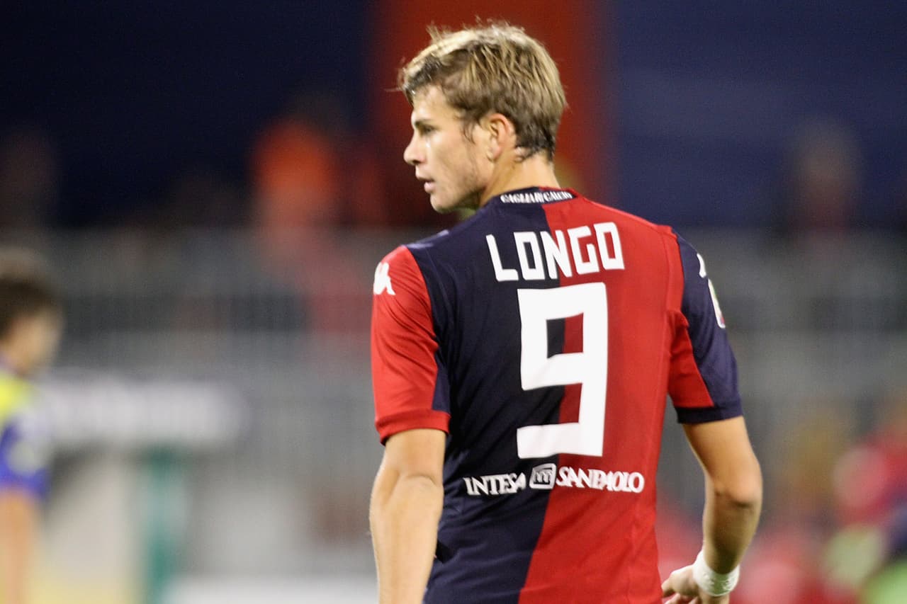 Por supuesto, volvió a salir cedido. Cagliari fue su destino; jugó en 29 partidos pero apenas anotó dos goles en toda la temporada.