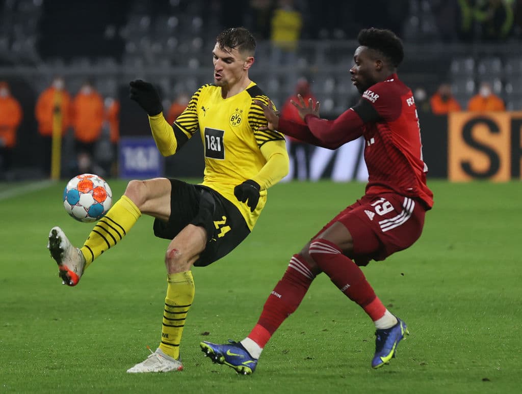 Con doblete de Robert Lewandowski, Bayern se impone 2-3 al Borussia Dortmund de Erling Braut Haaland.