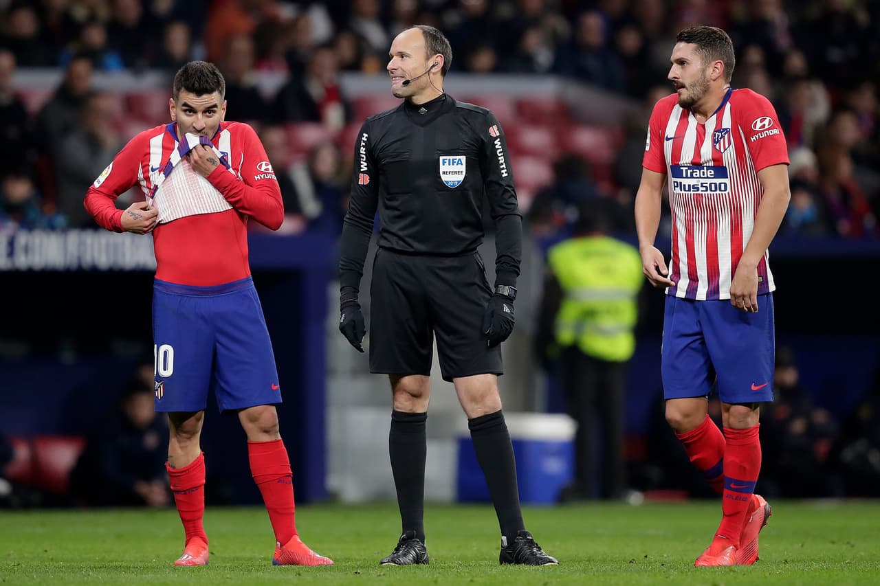 Jugaba mejor el Atleti hasta ese momento, pero no era suficiente para mantener la diferencia. De hecho, minutos antes le anularon un gol por fura de juego de Kalinic.