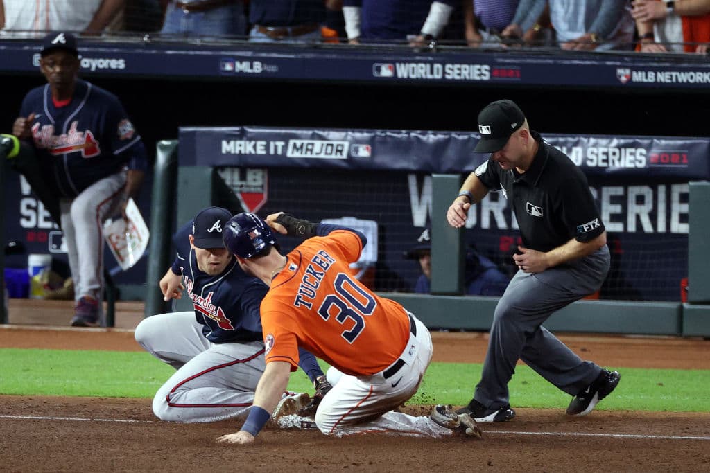 De la mano de sus bateadores estelares, los Houston Astros vencen 2-6 a los Atlanta Braves en el juego de dos de la Serie Mundial 2021.