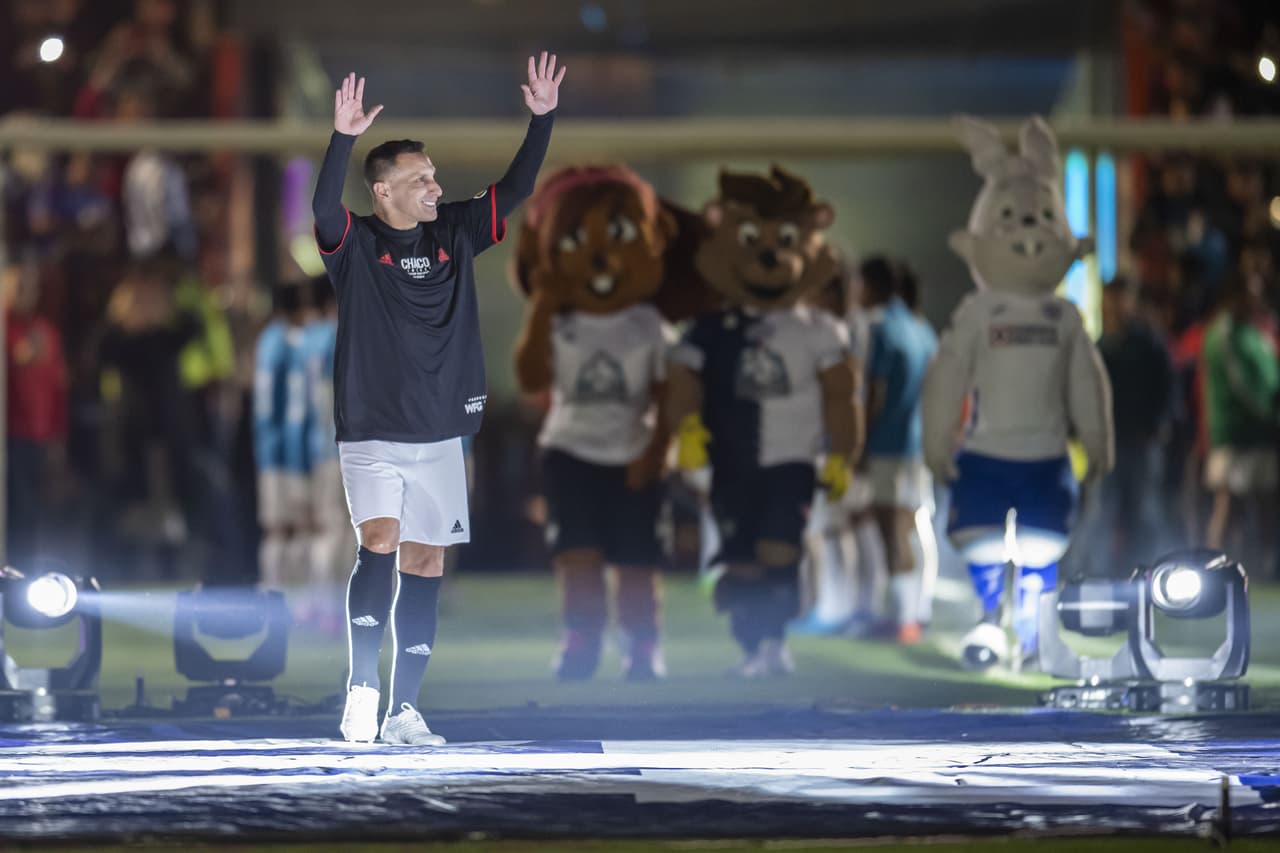Emoción, goles, amigos, exfutbolistas, jugadores en activo y lágrimas, así se desarrolló la despedida del argentino nacionalizado mexicano.