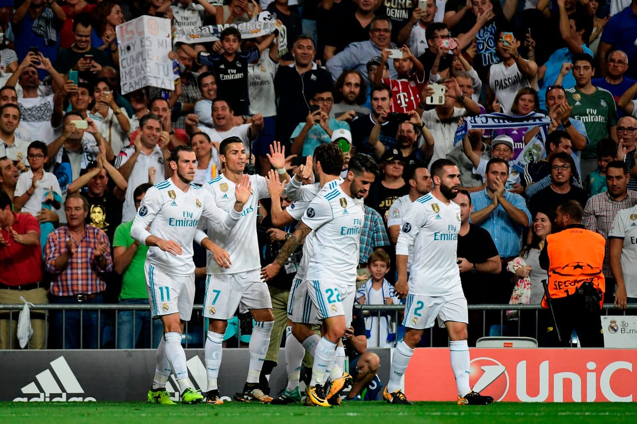 La superioridad de Real Madrid se hizo evidente pronto, pero a pesar del manejo de juego no aumentaron el marcador antes del descanso.