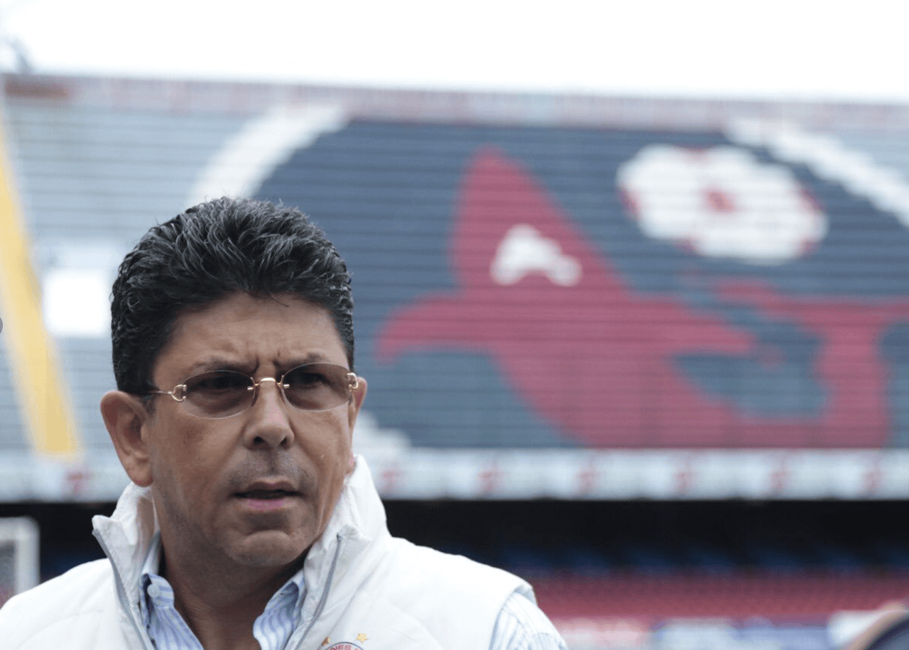 Después de pagar para quedarse en la Liga MX, Fidel Kuri presenta adeudos de hasta seis meses, situación nada nueva ya que en pasadas ocasiones también tuvo con jugadores y equipos juveniles. Ahora, el problema se agrava por la inclusión del equipo femenino y trabajadores.