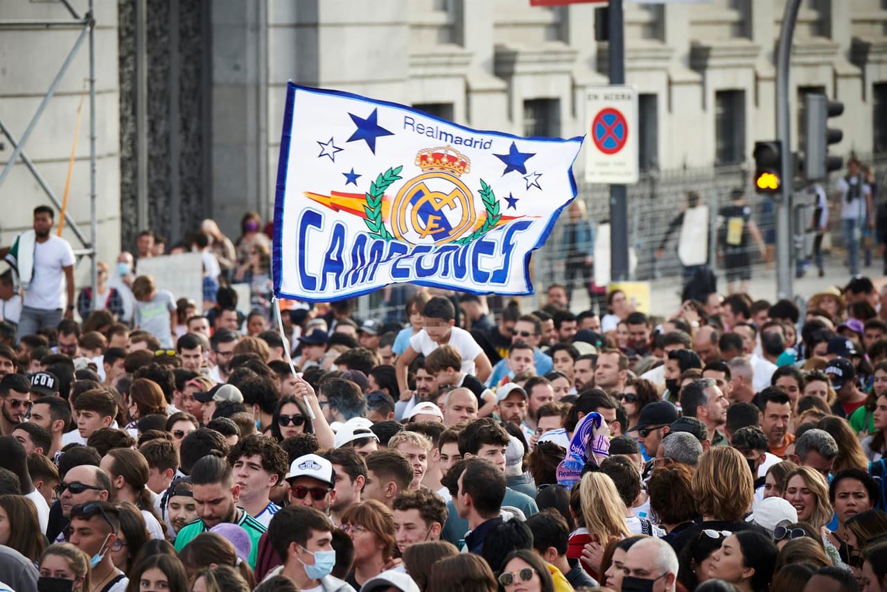 ¡Campeón de España! Real Madrid celebra el título 35 de Liga de su historia.