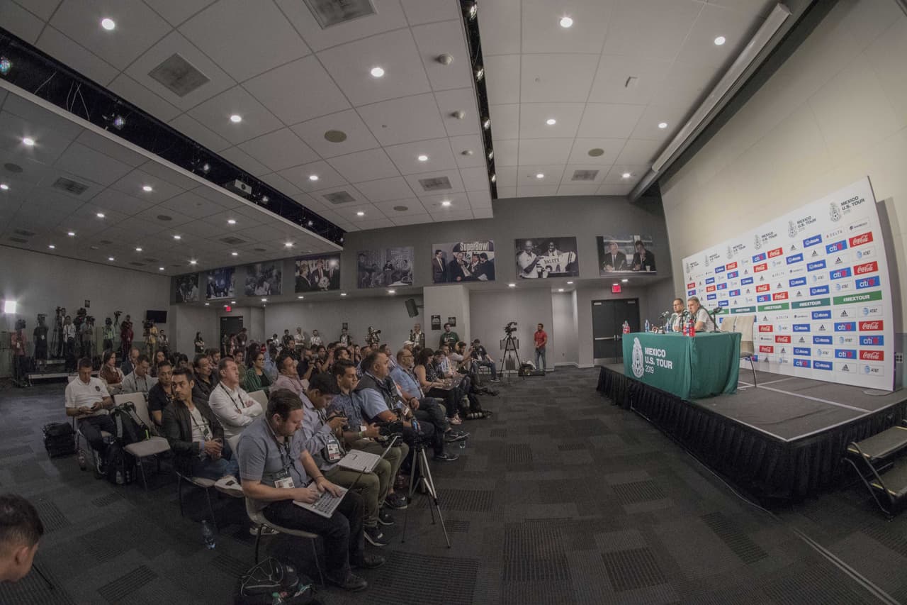 Gerardo 'El Tata' Martino atendió a la prensa antes del juego del Tri contra Ecuador que tendrá lugar este domingo en el AT&T Stadium de Arlington, Texas.