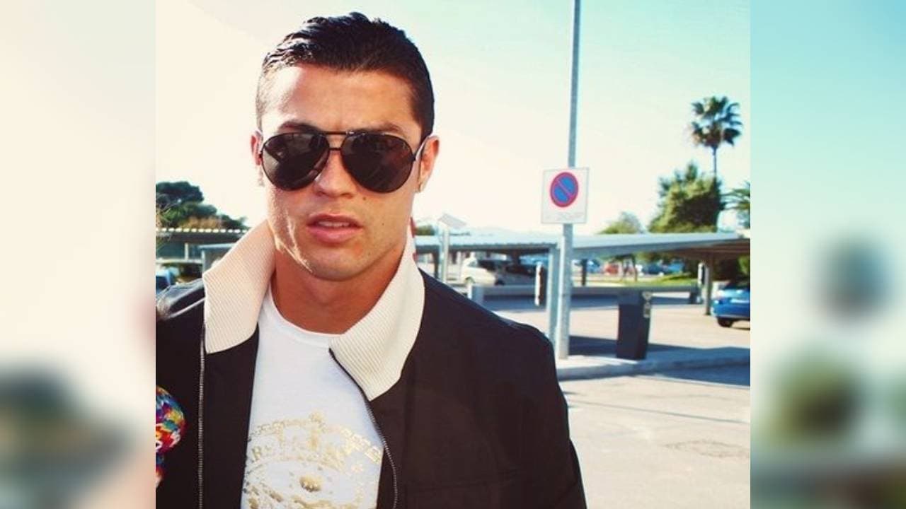 Con gafas y rindiendo homenaje al mítico Astro Boy.