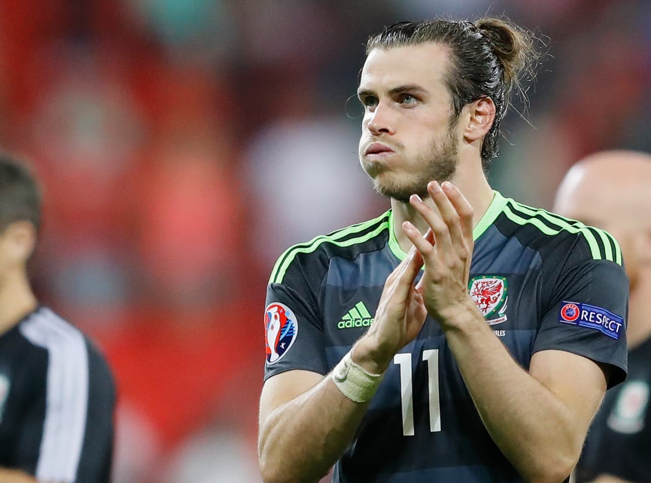 Gareth Bale no pudo abandonar el campo, pues ya se habían hecho los tres cambios previos. Salió cojeando.