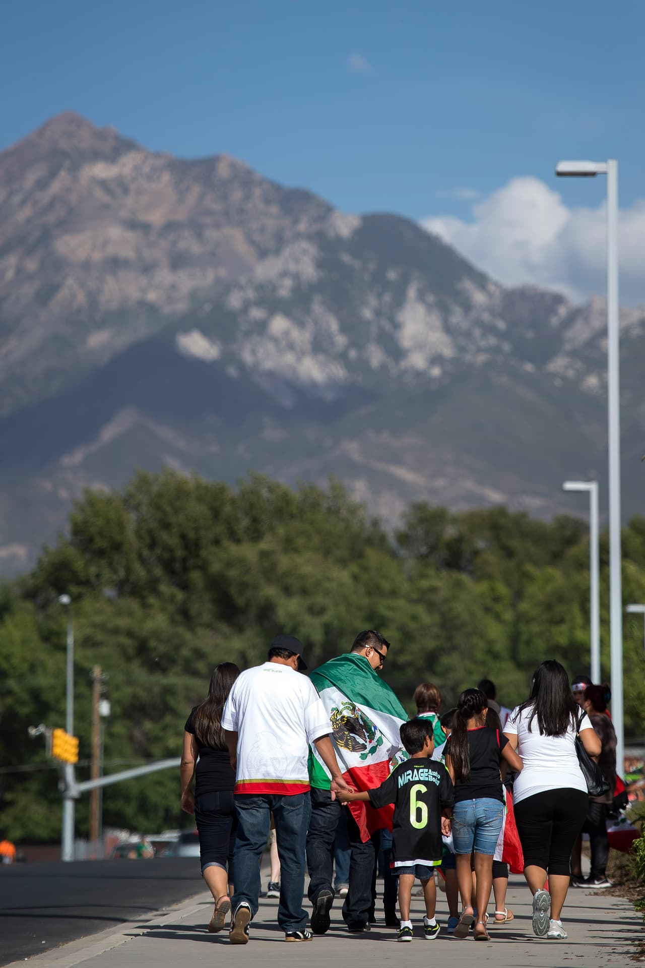Aficionados mexicanos se dieron cita en el Estadio Rio Tinto de Salt Lake, Utah. Mira el poyo para el Tri