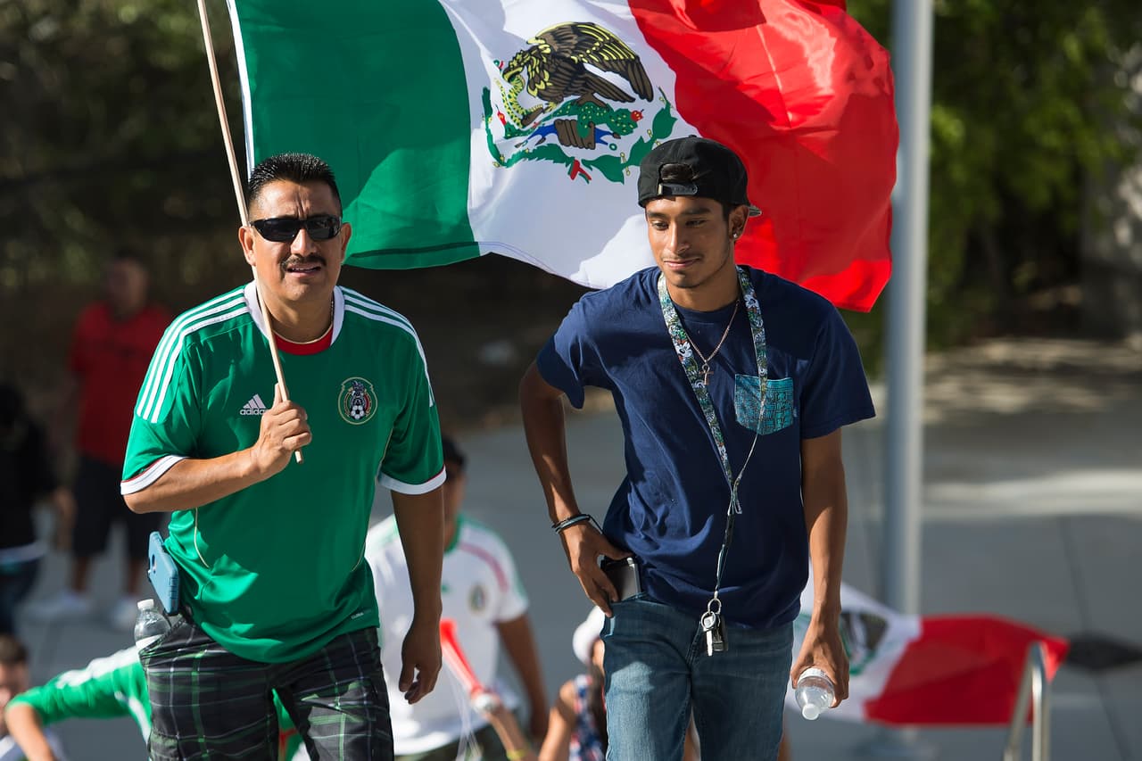 Aficionados mexicanos se dieron cita en el Estadio Rio Tinto de Salt Lake, Utah. Mira el poyo para el Tri