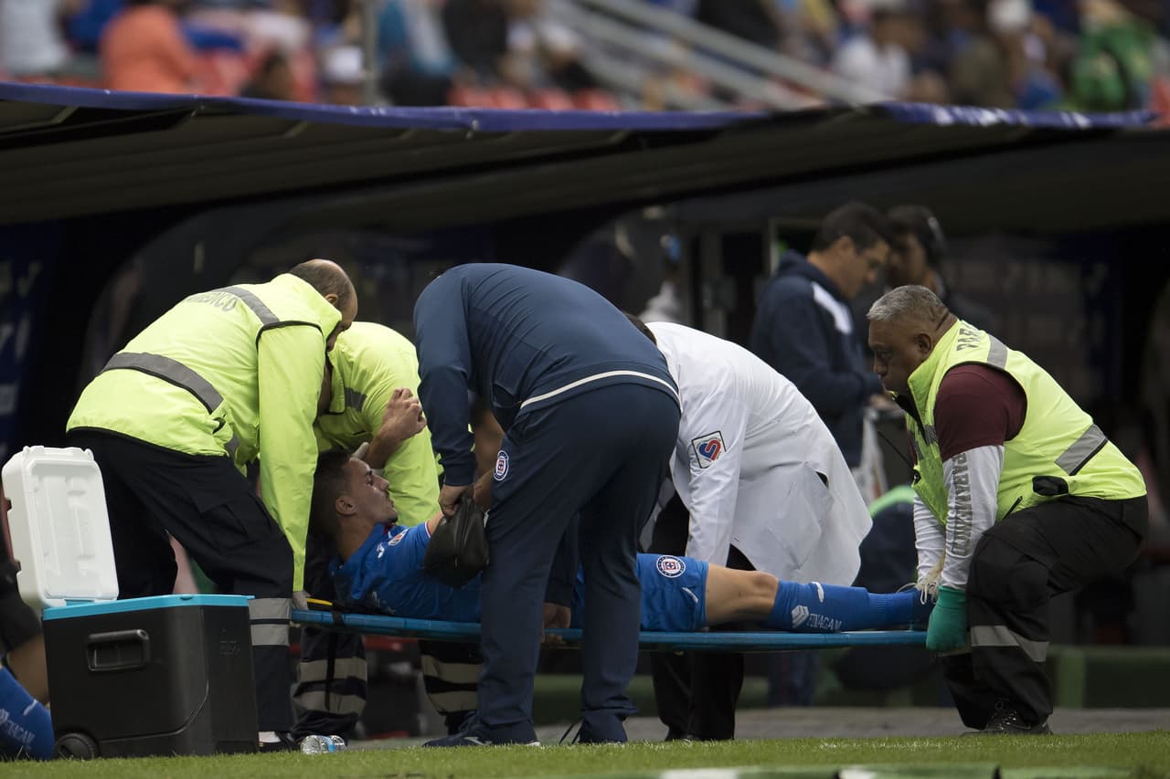 Desafortunadamente en ese mismo partido se rompió el ligamento cruzado de la rodilla y aún falta tiempo para su regreso.