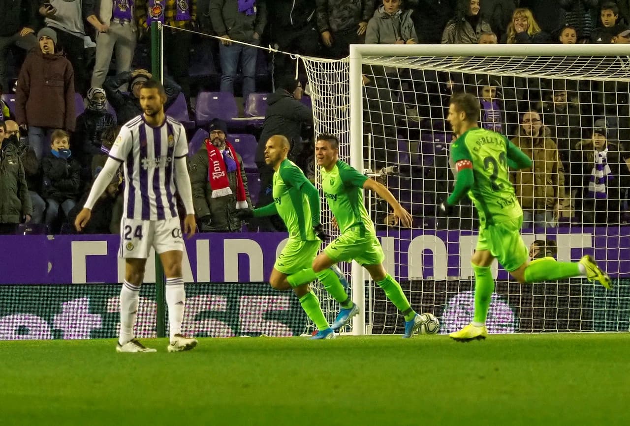 El resultado deja al Valladolid con cinco cotejos en La Liga sin ganar; mientras tanto, el equipo del 'Vasco' Aguirre está a dos puntos para salir de la zona de descenso.