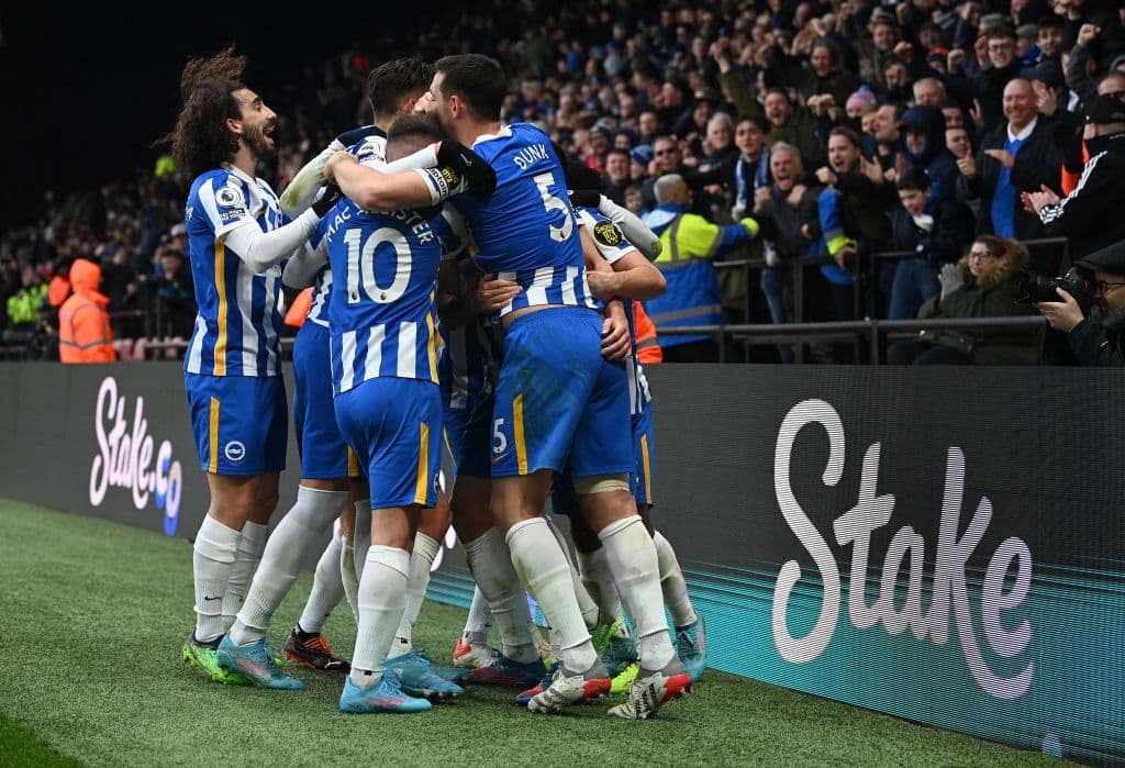 Manchester United tropieza y empatan 1-1 con el Southampton, Manchester City pasa por encima del Norwich City 0-4, Brentford empató 0-0 con el Crystal Palace, Everton golea 3-0 al leeds United y Watford cae en casa 0-2 con el Brighton & Hove Albion.