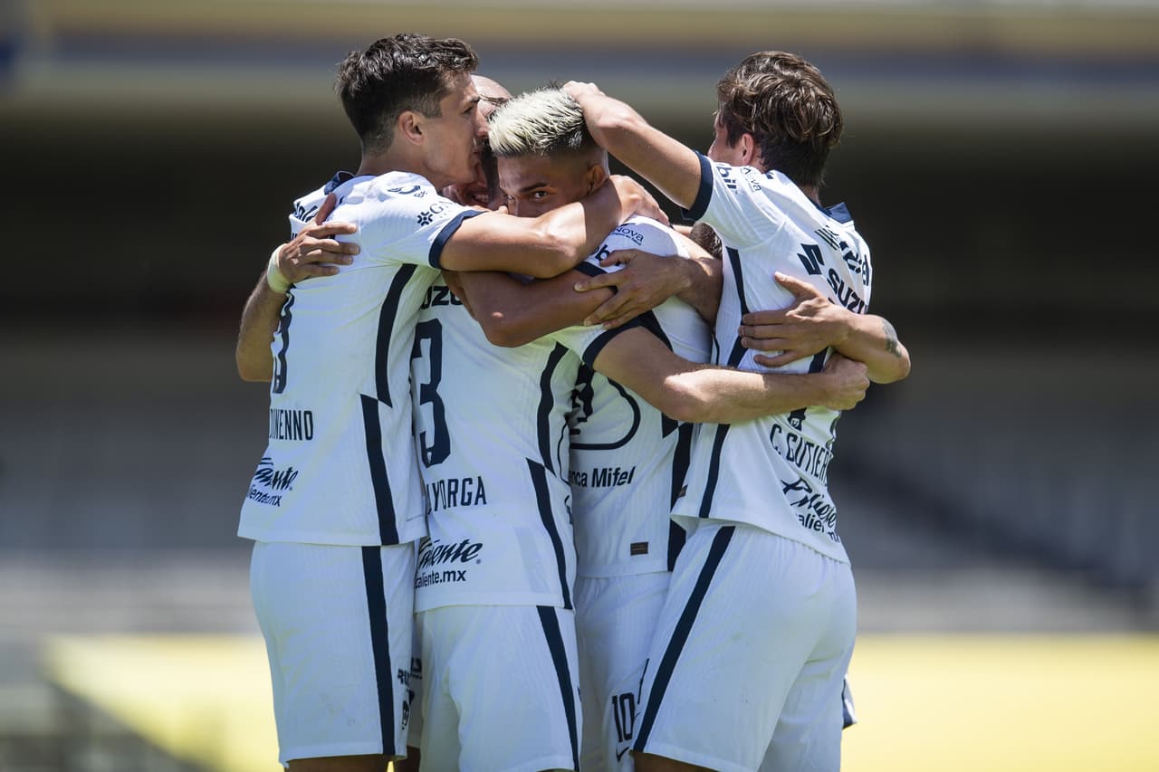 Alfredo Talavera detiene el penal, ¡está con todo el arquero!