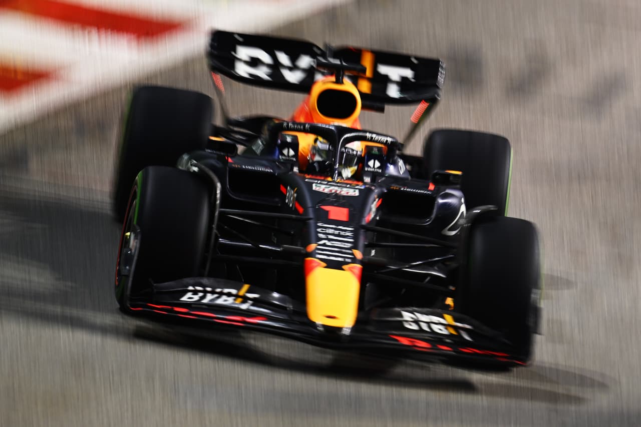 El mexicano Sergio Pérez ganó el Gran Premio de Singapur con una brillante carrea.