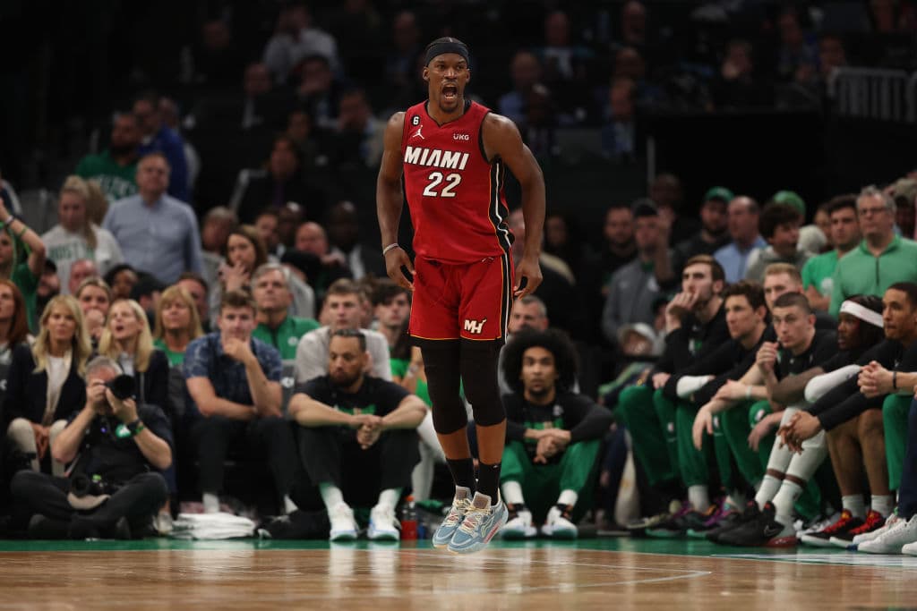 Jimmy Butler encestó 27 puntos la noche de este viernes para colocar al Miami Heat 2-0 de ventaja en las Finales de Conferencia ante Boston Celtics.