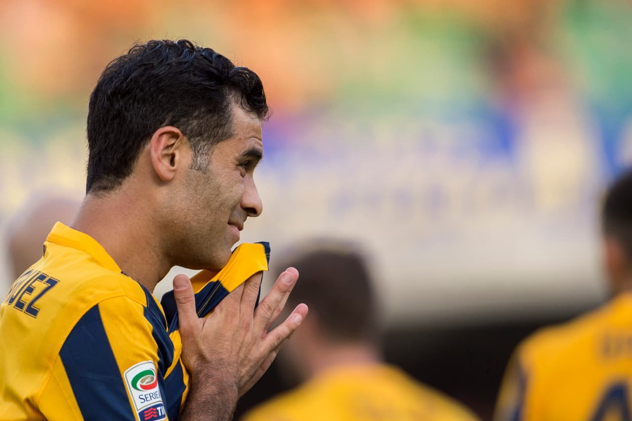 El defensor mexicano saliño lesionado en el juego del Hellas Verona ante Carpi