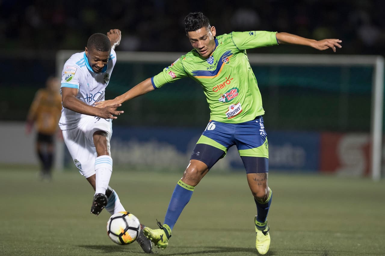 Santa Tecla tuvo que resignarse a irse al descanso con el marcador en contra.