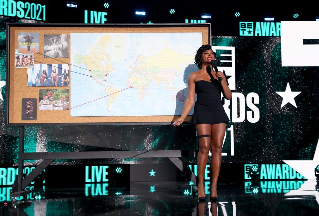 La presentadora de la ceremonia fue la ganadora del Golden Globe, actriz y filántropa Taraji P. Henson.