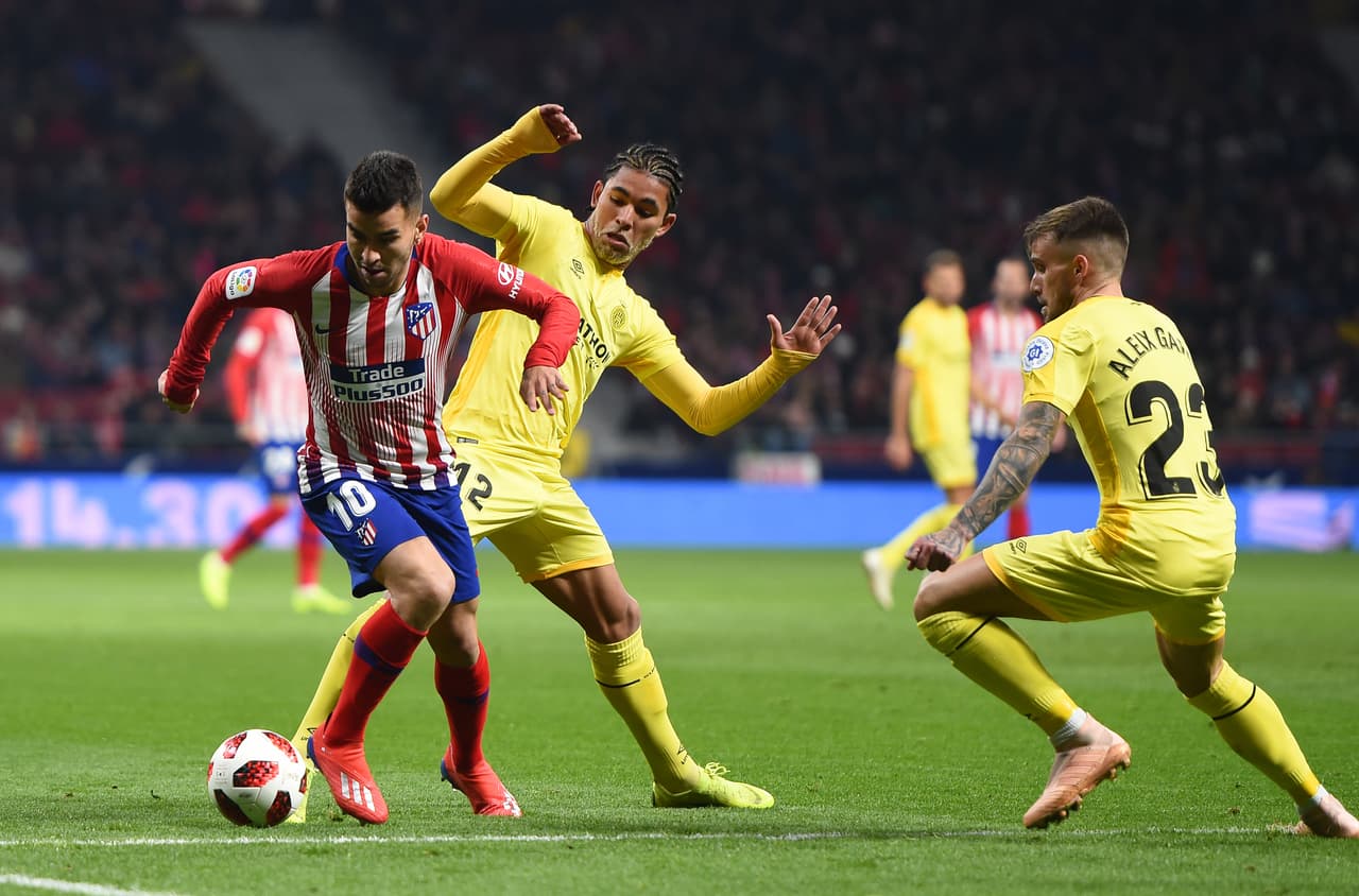 Los primeros minutos eran intensos, aunque los locales eran los que dominaban el balón.