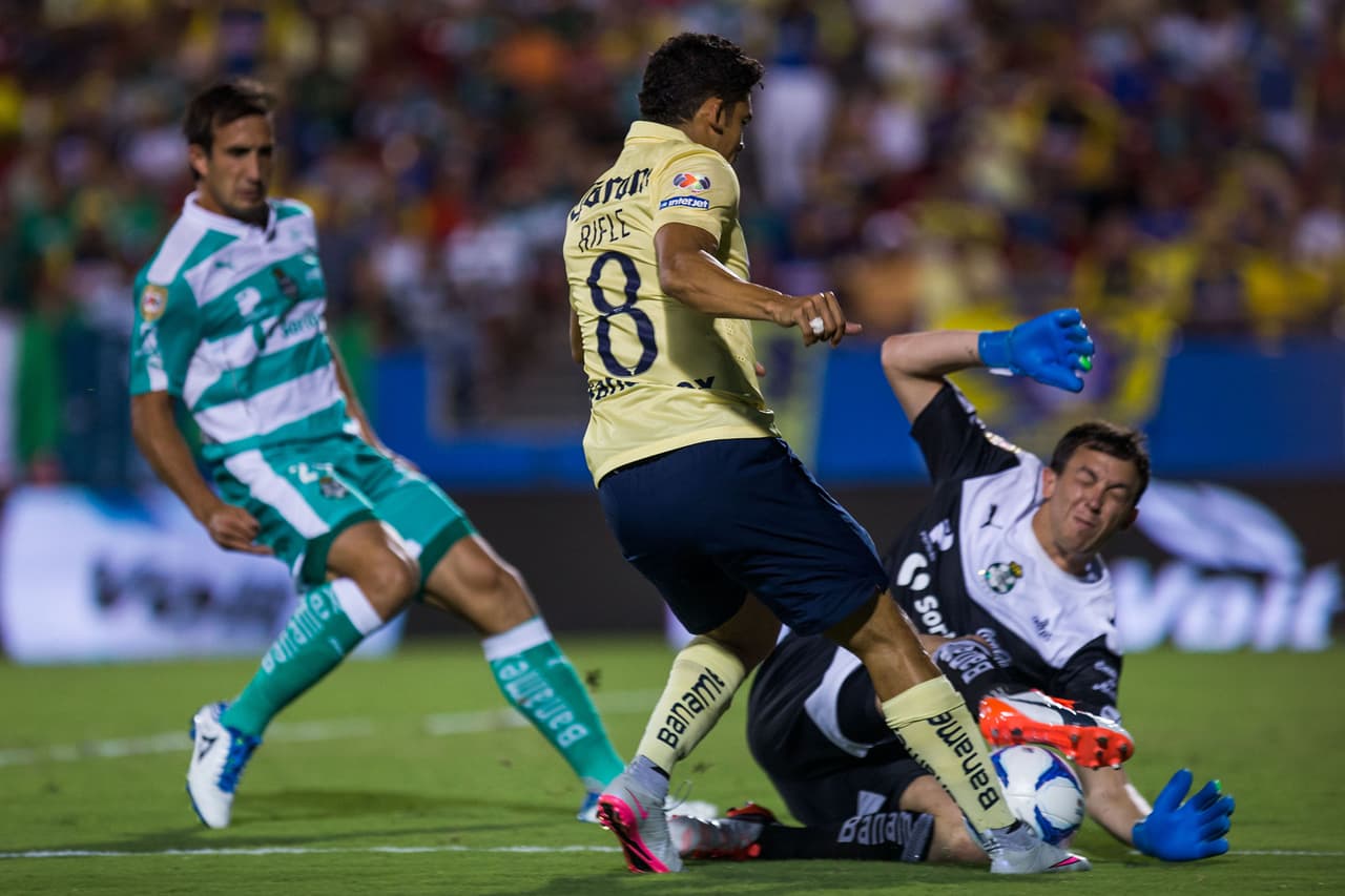 Agustín Marchesín: El guardameta de Santos fue la figura de su equipo al realizar grandes atajadas y mantener el cero en su cabaña. Calificación: 9.