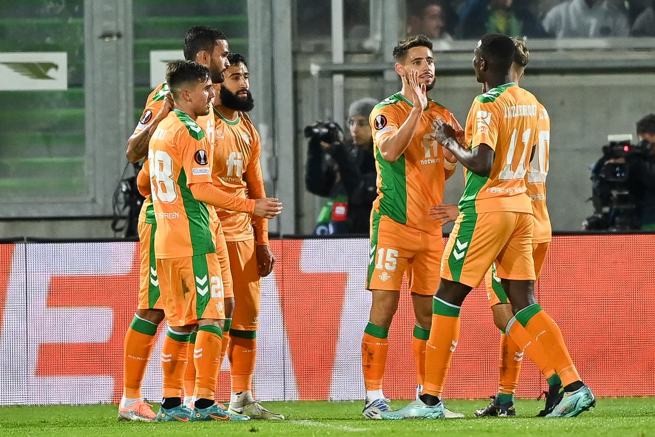 El cuadro de PSV Eindhoven derrotó 2-0 de local al Arsenal en la UEFA Europa League; Betis gana sin Guardado al Ludogorets y Braga cae ante Union Berlín sin Lainez.