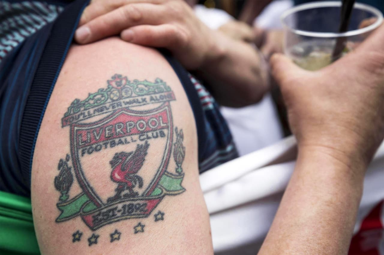 Los aficionados del Liverpool se tomaron las calles de Roma y montaron una gran fiesta en la previa del partido de Champions League entre su equipo y la Loba. Familiares, amigos, recién conocidos, todos se unieron para teñir de rojo la capital italiana.