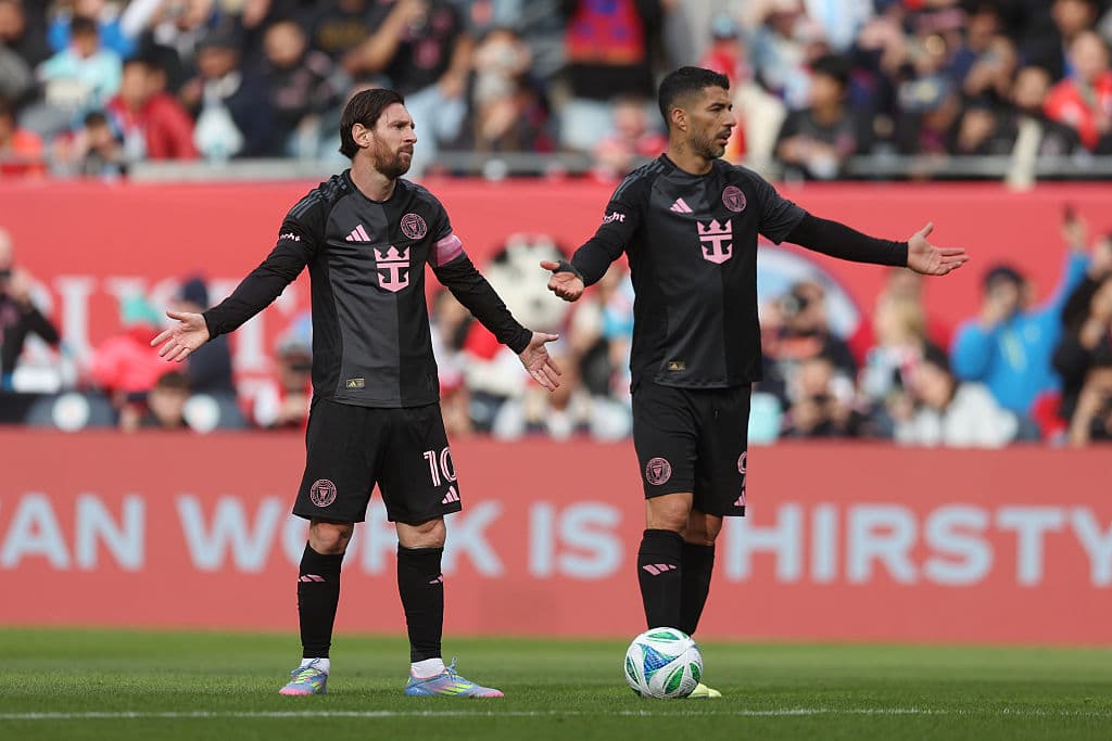 Messi estrella dos tiros libres en el travesaño y el Inter Miami iguala en Chicago