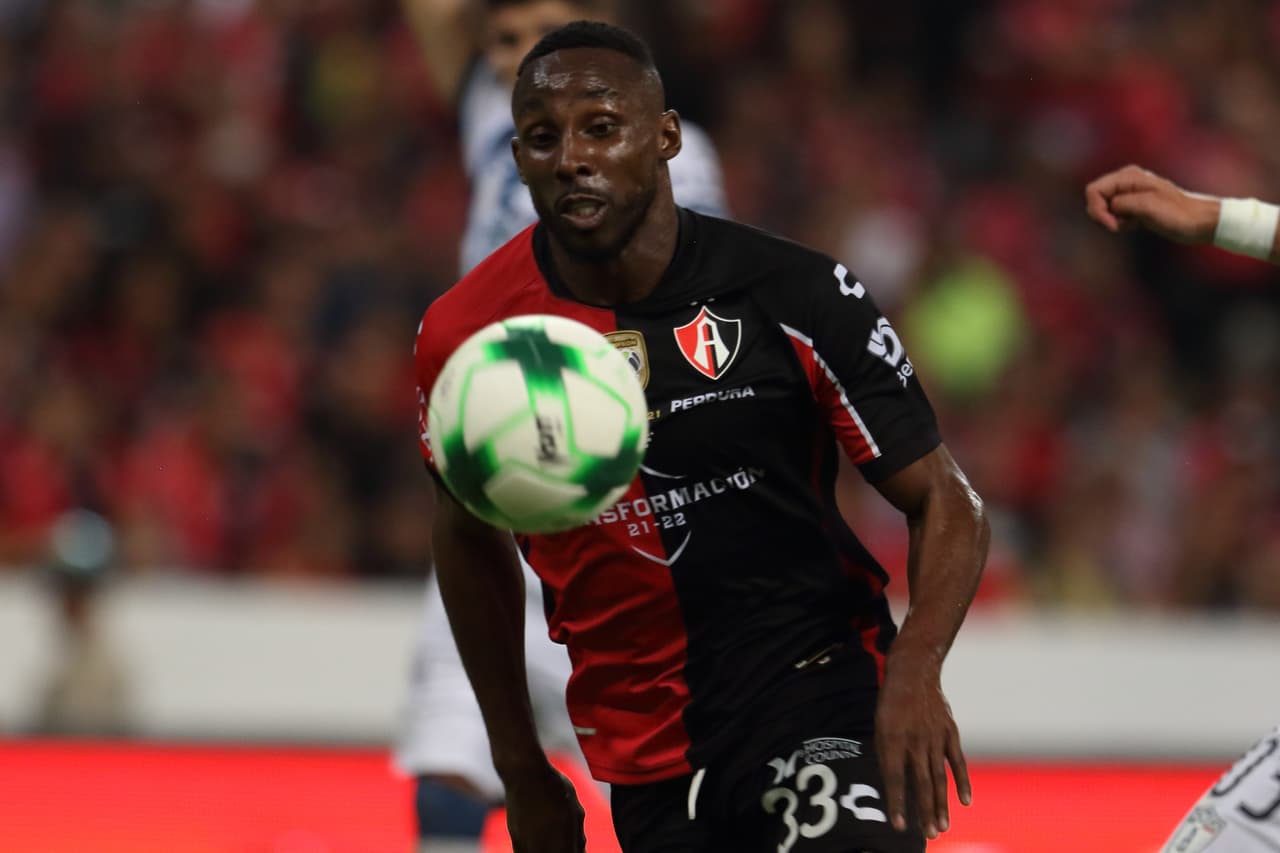 Quiñones puso el 2-0 en tiempo de compensación tras un descuido en la defensa de Pachuca. Atlas llegará al Hidalgo con la ventaja de dos goles en busca del bicampeonato.