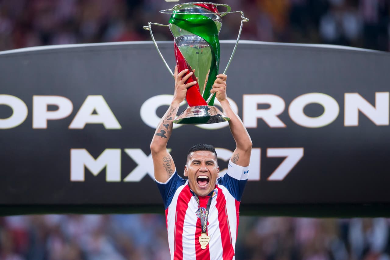 Chivas de Guadalajara además vivió la gloria de un título frente a su público después de 20 años sin poder tener una celebración vestida de rojiblanca.