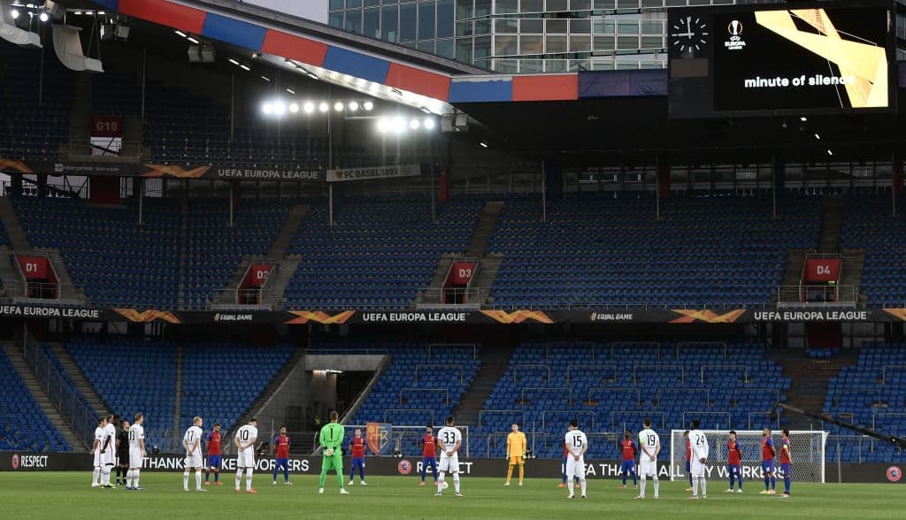 El minuto de silencio se ha vuelto parte de los ritos iniciales de los encuentros de futbol.