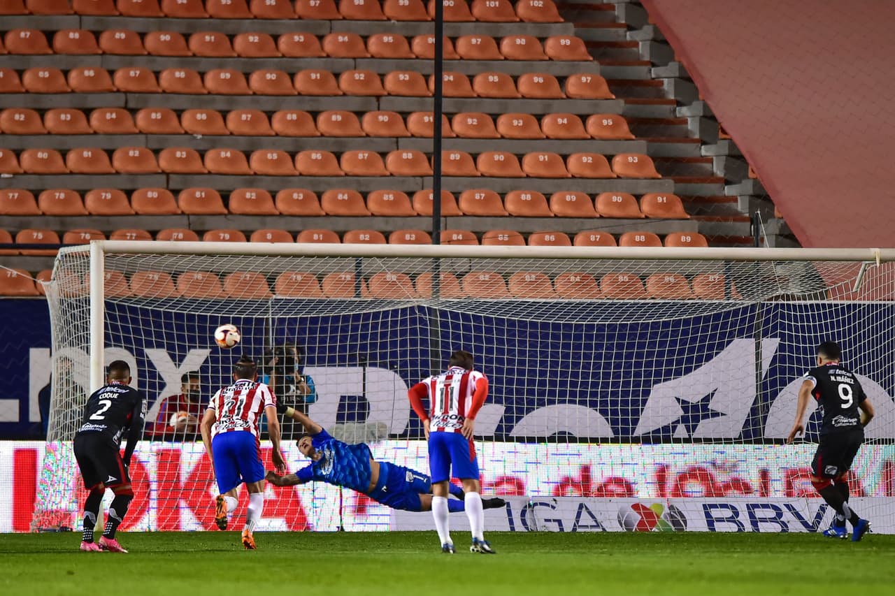 Con doblete de Nicolás Ibáñez y gol de Ramiro González los potosinos vencen 3-1 a las Chivas y se quedan con los tres puntos.