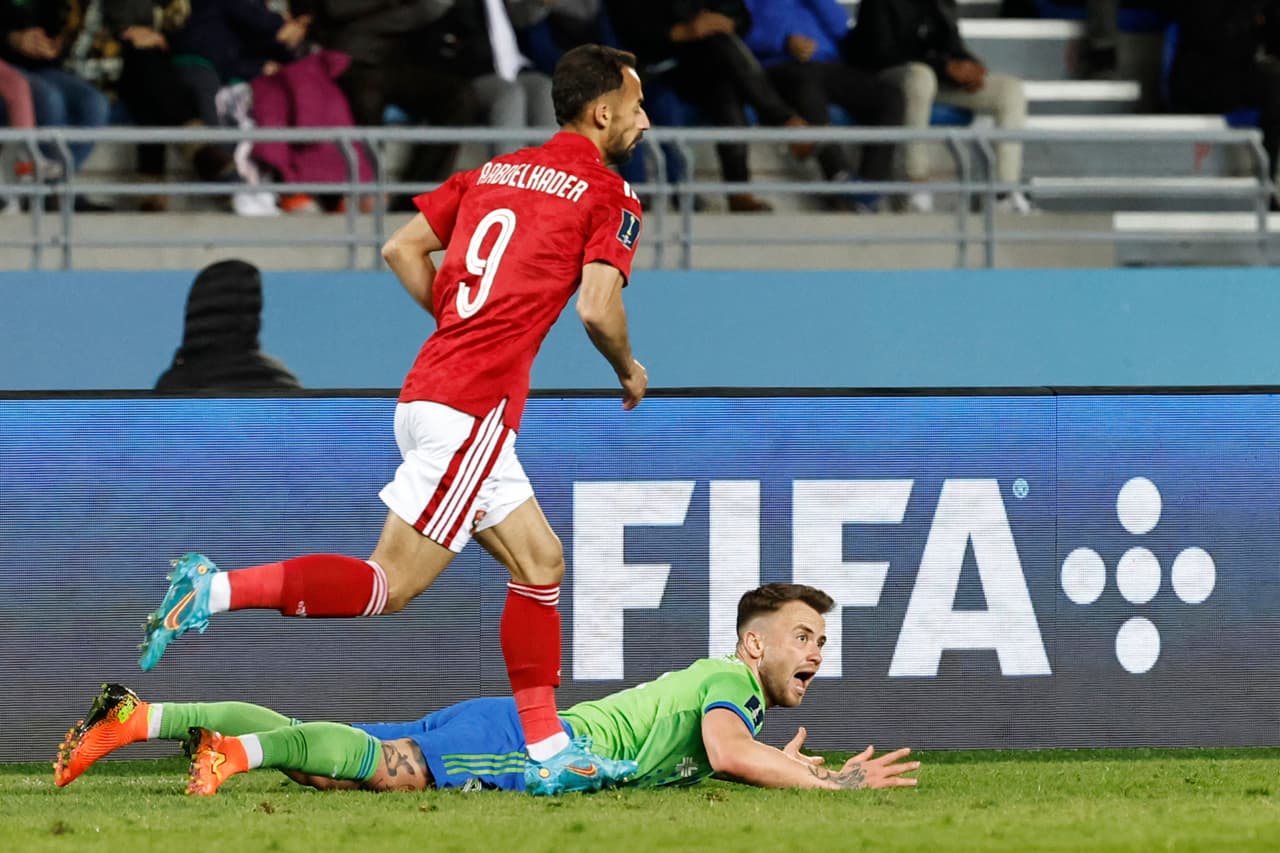 Un gol a dos minutos del final de Mohamed Afsha terminó por darle el triunfo al Al Ahly 0-1 ante Seattle Sounders; Al Ahly disputará la semifinal del Mundial de Clubes contra el Real Madrid el próximo miércoles.