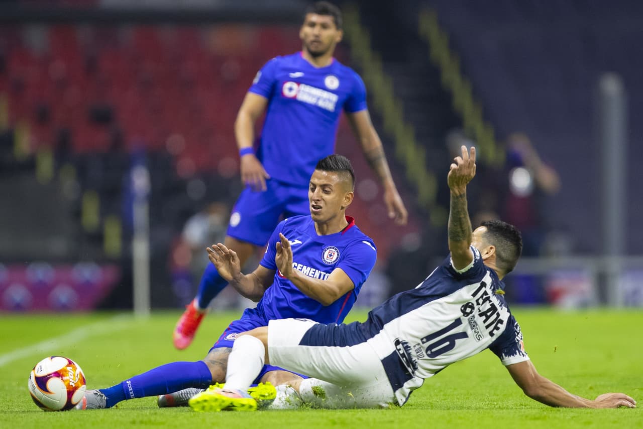 Con solitario gol de Roberto Alvarado (42'), Cruz Azul vence 1-0 a Monterrey y alargan su racha de victorias a nueve. Cruz Azul se queda como líder solitario del torneo y los Rayados bajan a cuarto lugar y podrían caer al quinto si es queToluca vence al Pachuca.