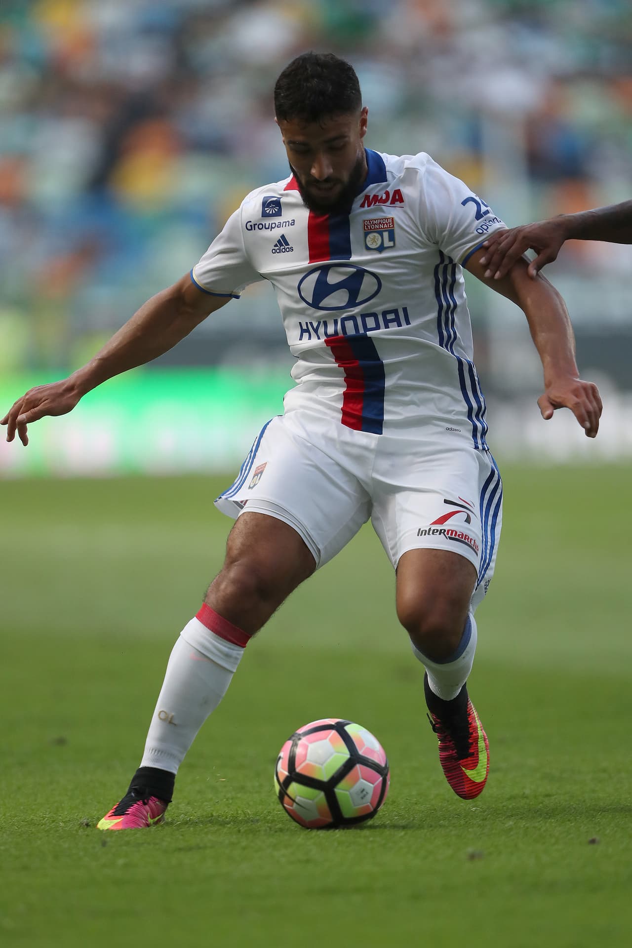 Nabil Fekir fue nombrado en 2015 como el Jugador del Año en la Ligue 1 y en ese año fue convocado a la Selección de Francia. A sus 23 años, el DT de ese seleccionado adivirtió que tiene un gran potencial.