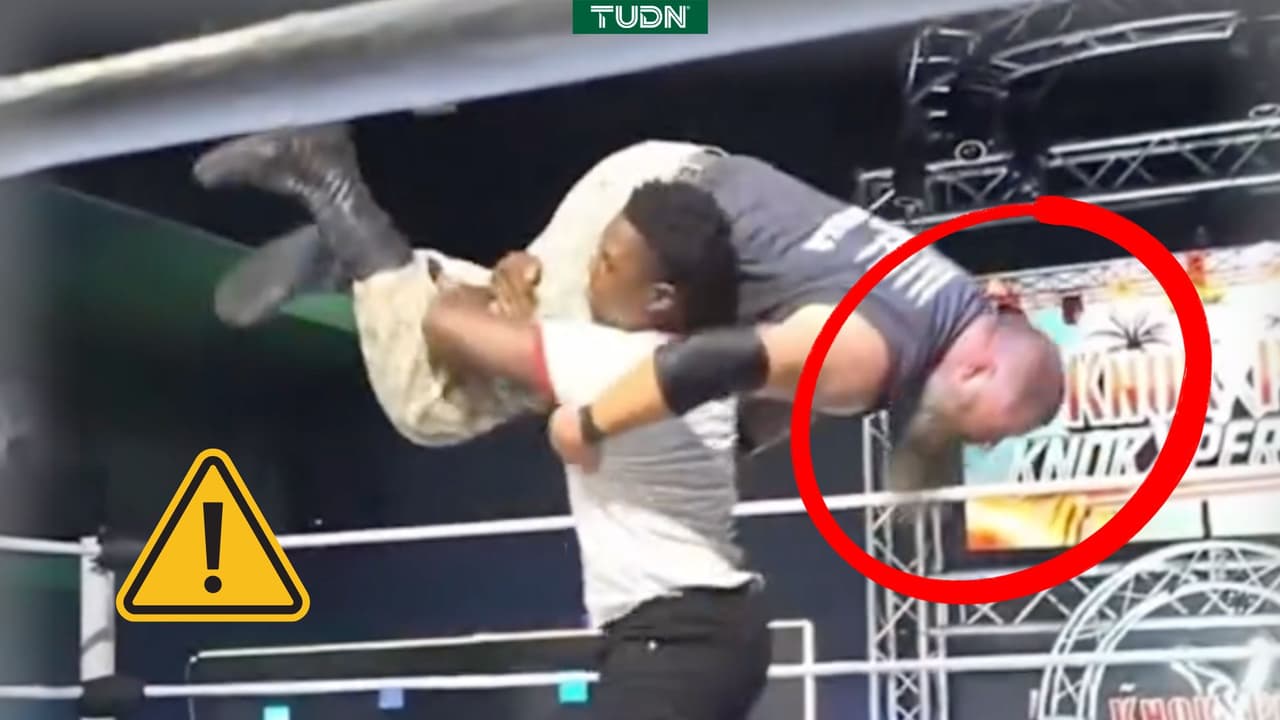Luchador de MMA golpea brutalmente y deja inconsciente a luchador profesional