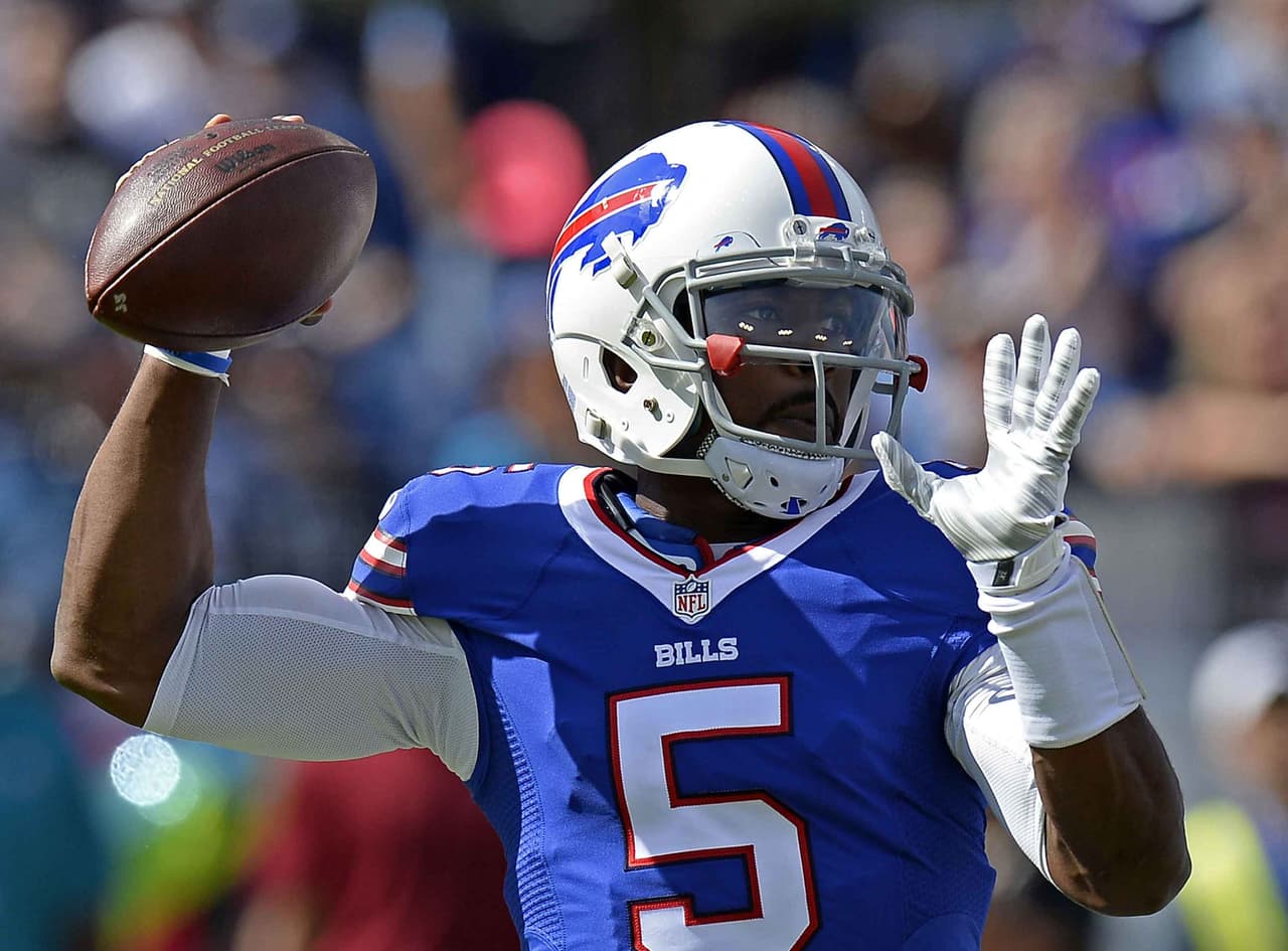 6.- El quarterback de Buffalo TYROD TAYLOR tuvo 185 yardas totales (109 pasando, 76 corriendo) y fue responsable de dos touchdowns (uno pasando y uno corriendo), incluyendo el pase anotador de dos yardas para la victoria a CHRIS HOGAN en el cuarto periodo del triunfo de los Bills 14-13 en Tennessee.