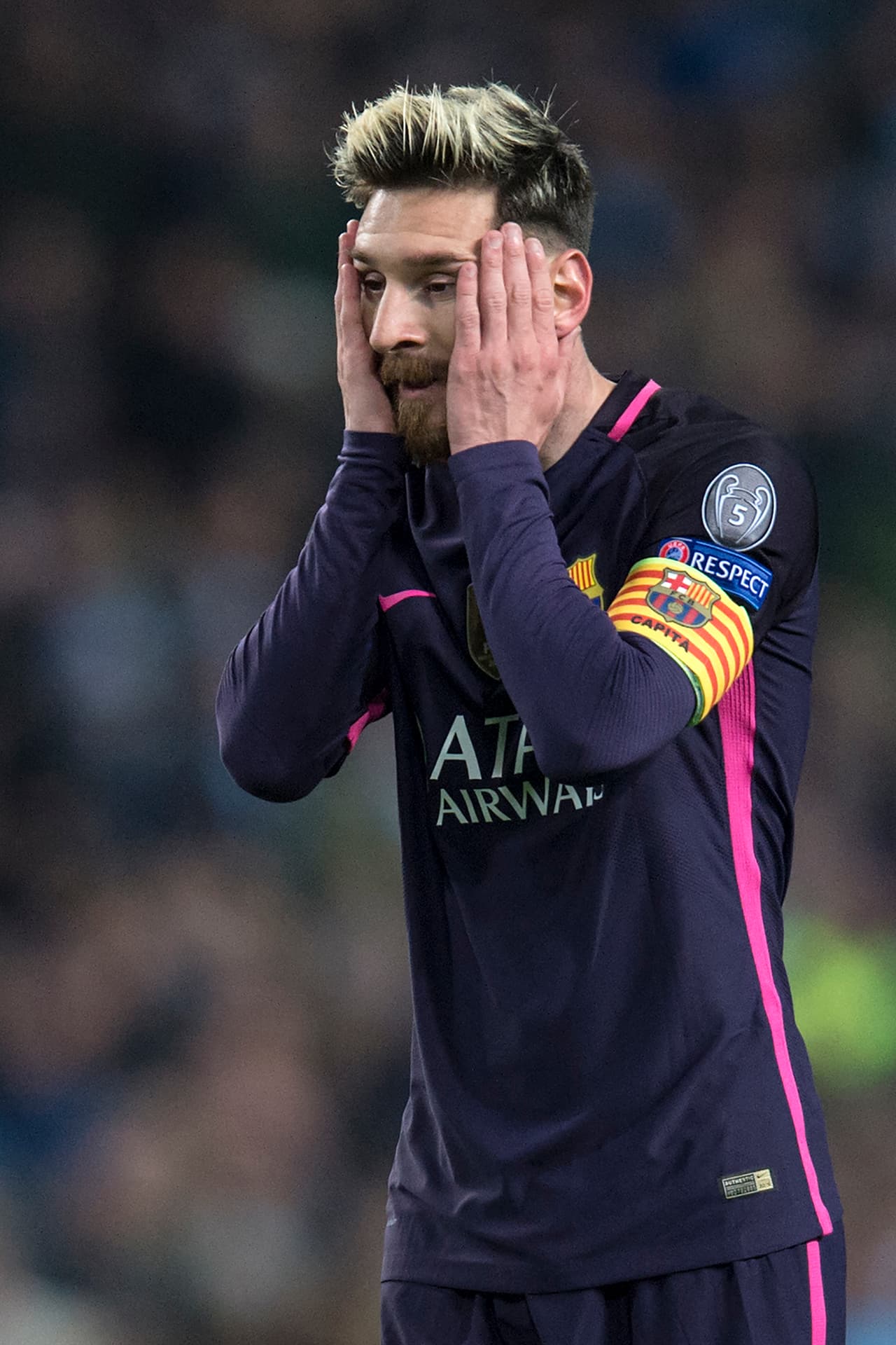 El caso de Lionel Messi ha sido uno de los más mediáticos a ser condenado en julio de 2016 a 21 meses de cárcel por fraude de más de cuatro millones de euros al fisco en España. Aunque el jugador advirtió que no hubo intención, la Audiencia de Barcelona afirma que el argentino actuó con "ignorancia deliberada". Aún así fueron excarcelados junto a su padre.