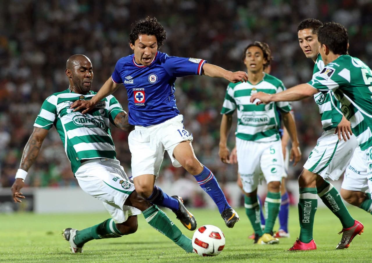 Villaluz estuvo inconsciente durante un momento abandonó el terreno de juego en camilla. Era obvio que había sido penal, pero el árbitro decidió no marcarlo. Al final, el Toluca se proclamó como campeón en la tanda de penales.