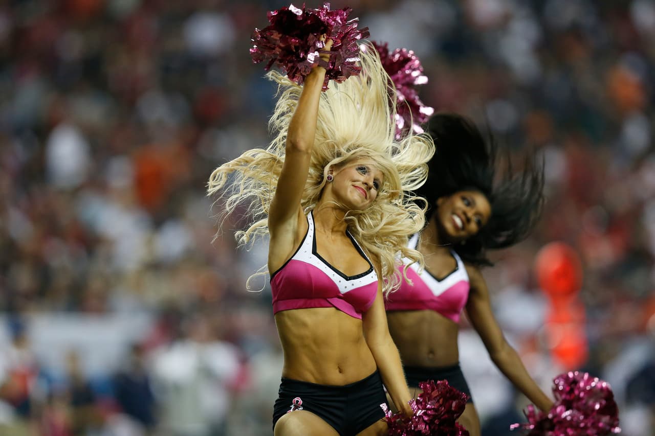 Esta linda rubia consiguió, tras cuatro años como porrista, ser la seleccionada de los Atlanta Falcons para ir al Pro Bowl 2016.