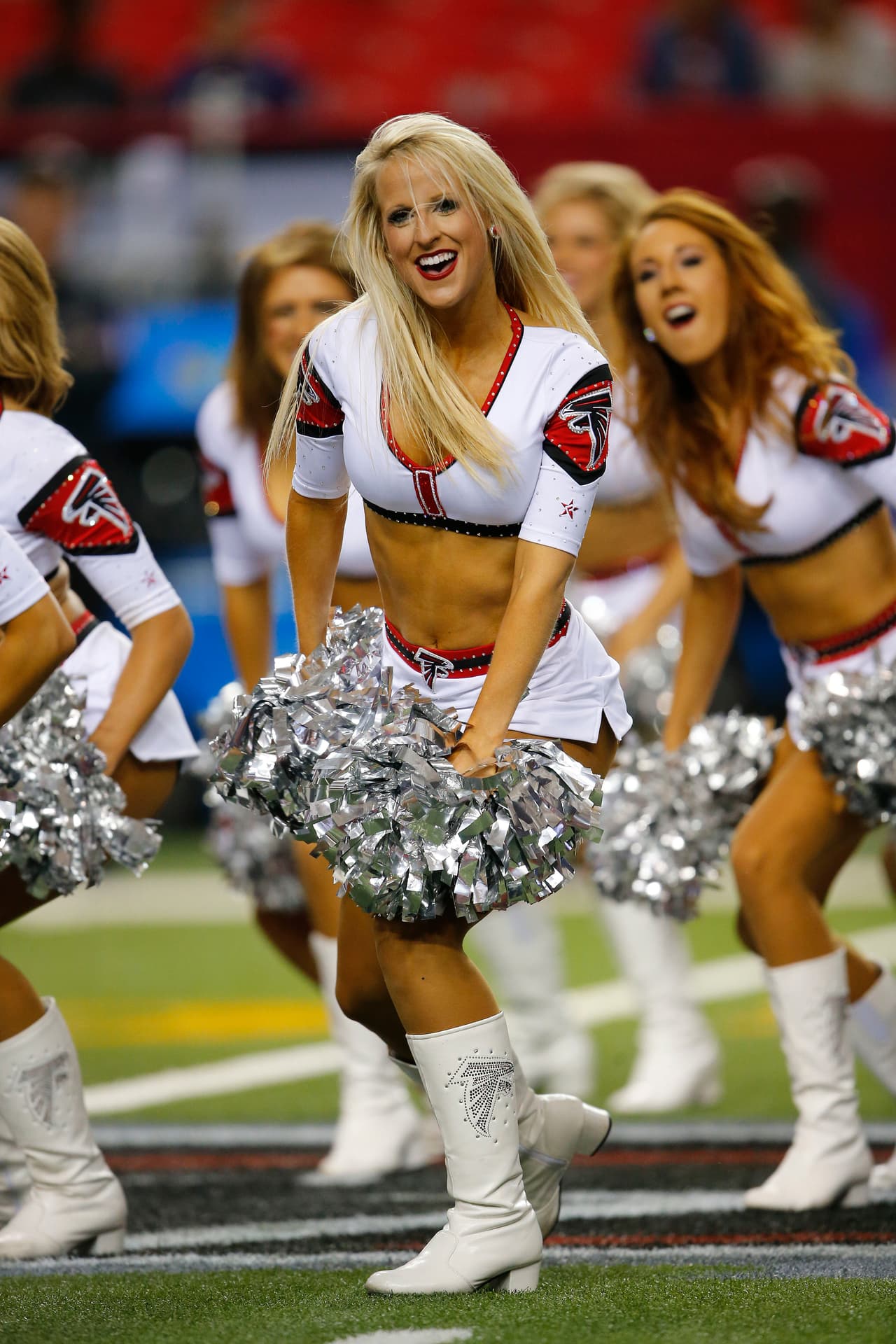 Esta linda rubia consiguió, tras cuatro años como porrista, ser la seleccionada de los Atlanta Falcons para ir al Pro Bowl 2016.