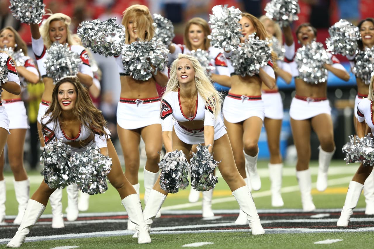 Esta linda rubia consiguió, tras cuatro años como porrista, ser la seleccionada de los Atlanta Falcons para ir al Pro Bowl 2016.