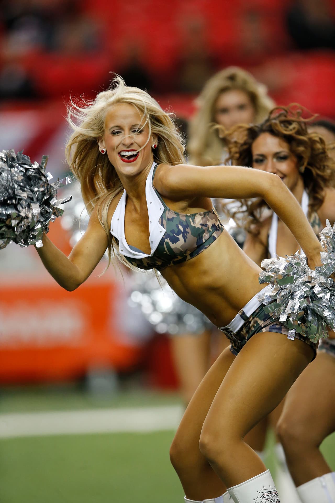 Esta linda rubia consiguió, tras cuatro años como porrista, ser la seleccionada de los Atlanta Falcons para ir al Pro Bowl 2016.