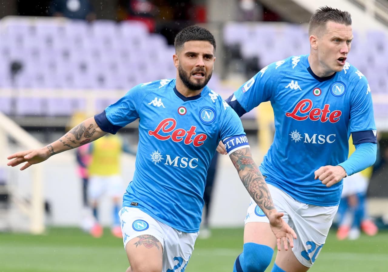 Napoli se impone a la Fiorentina en su visita con un marcador de 2-0, durante la Jornada 37 en la Serie A. Las anotaciones fueron por parte de Lorenzo Insigne al minuto 56 y el segundo tanto fue un autogol de Lorenzo Venutti durante la segunda mitad del encuentro. Hirving Lozano ingresó al campo al minuto 80.
