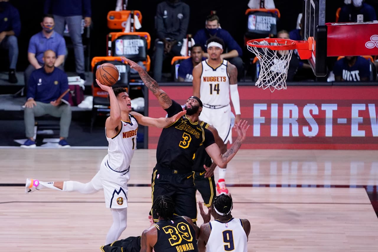 Anthony Davies anota 31 puntos y encesta la canasta que le da el triunfo a los Lakers 103-105 sobre los Denver Nuggets.