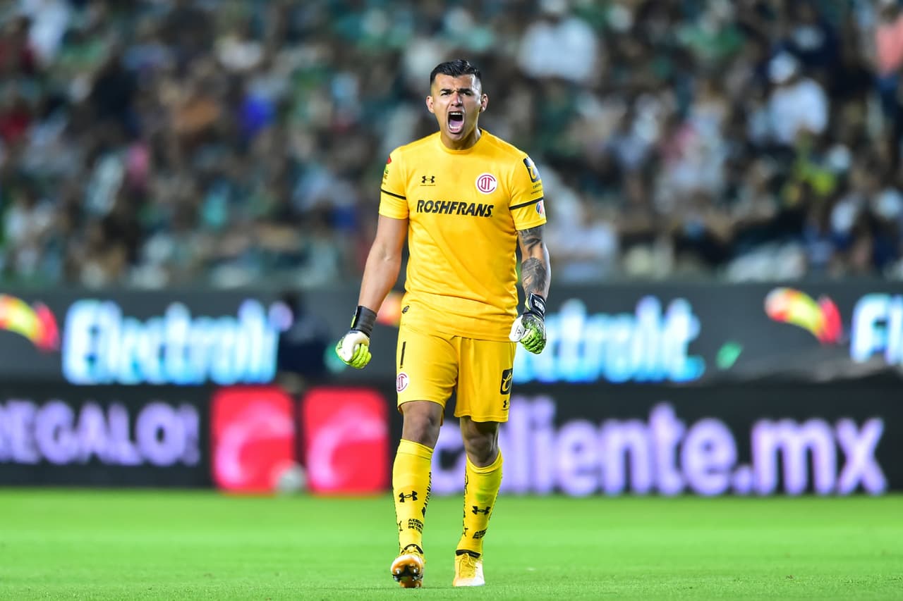 García festejaba el 4-3 a favor de Toluca, qu fue hecho por Canelo.