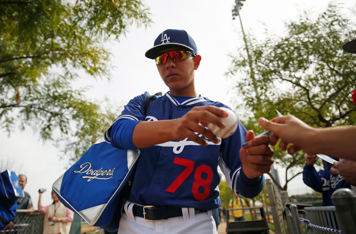 UN 15 DE SEPTIEMBRE PERO DE 1980 DEBUTA FERNANDO VALENZUELA EN LAS GRANDES  LIGAS